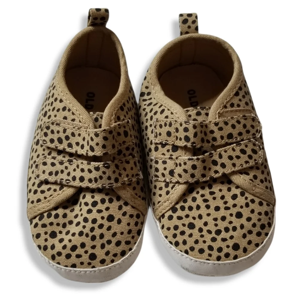 Old Navy Baby Sneaker Shoes Size 18-24M